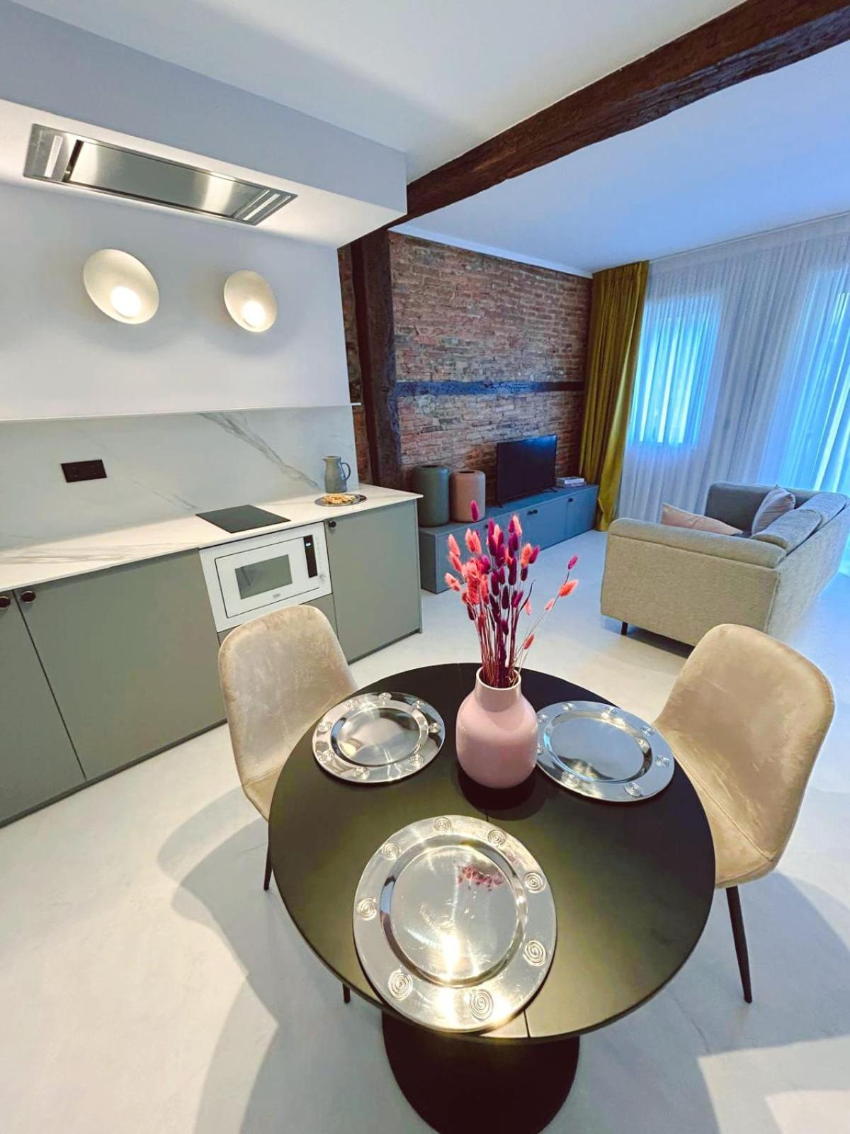 Lemon Suites Santender Szoba fotó
