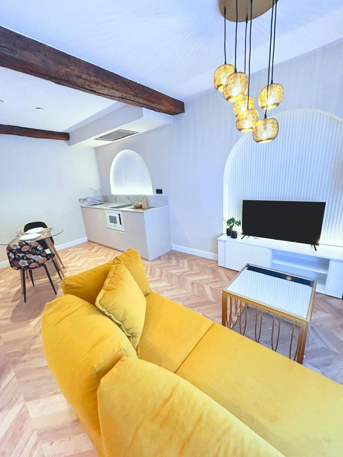 Lemon Suites Santender Szoba fotó